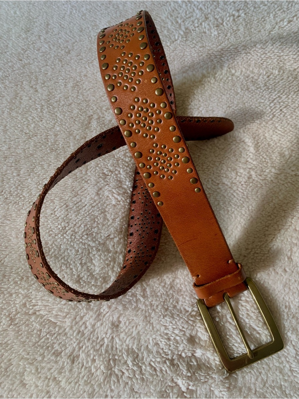 LEATHER BELT BRASS BUCKLE STUDDED CARAMEL BROWN SIZE 31 - 32 “ L